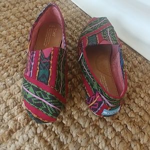 Toms tribal print slip ons